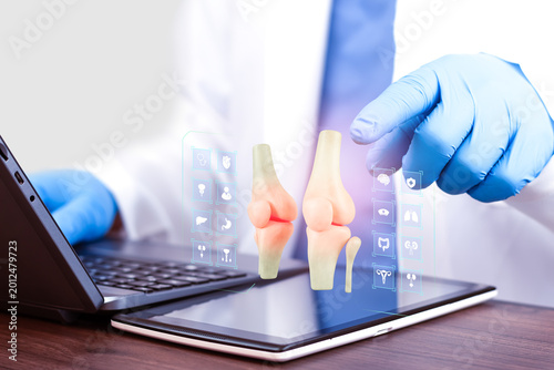 Foto Concept for a laptop-based telemedicine platform for digital orthopedic monitoring