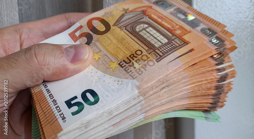 Tableau sur toile Banconote da 50 euro nelle mani di un uomo - business