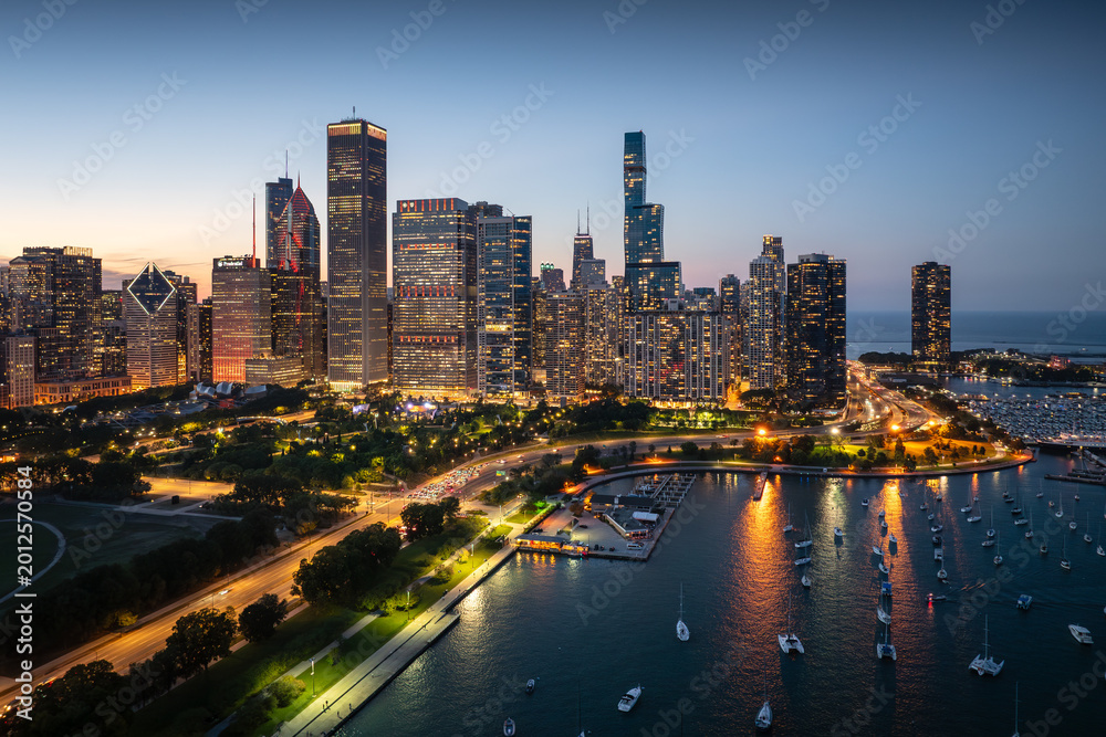 Fototapeta premium Aerial view of the night skyline of tall buildings in the city of Chicago, USA