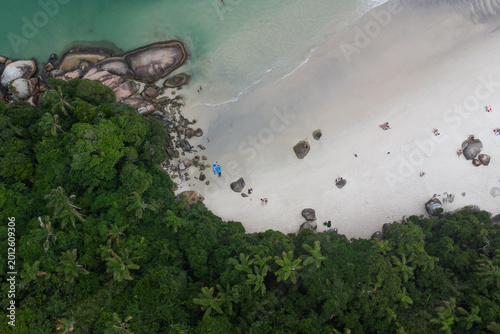 Fotografie vista aerea drone litoral costa florianopolis brasil mar natureza