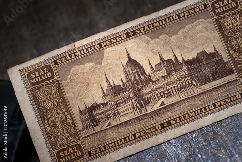 Tableau sur toile Closeup photo of the reverse side of a vintage Hungarian Szazmillio Pengo banknote, featuring detailed architectural illustration, ornate border design, and aged paper texture
