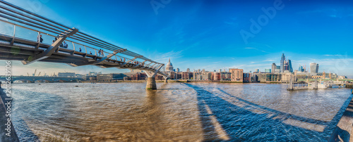 Quadro su tela View of River Thames and Millennium Bridge,  London, England, UK