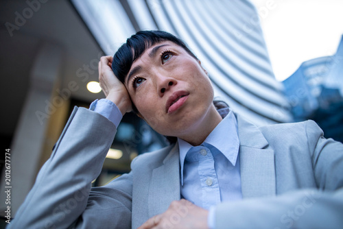 Canvas-taulu Corporate employee reacting with stress and uncertainty