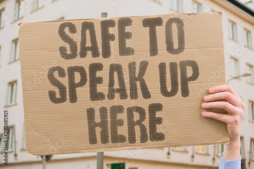 Bild auf Leinwand "Safe To Speak Up Here" Psychological safety enables employees to report problems without fear of retaliation