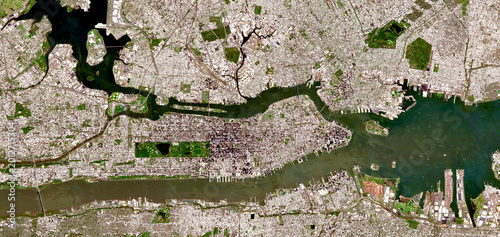 Fotografía Aerial satellite view of New York City, Manhattan and surrounding boroughs with