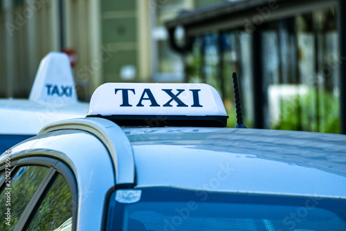 Canvastavla Taxi signs on cars in urban street transportation concept