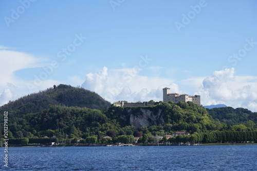 Tableau sur toile View of the historic Rocca di Angera fortress rising above the shores of Lake Maggiore in Lombardy, Italy