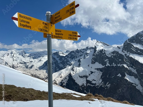 Mountaineering signposts and markings on the slopes of the Melchtal alpine valley and in the Uri Alps mountain massif, Kerns - Canton of Obwalden, Switzerland (Kanton Obwald, Schweiz)