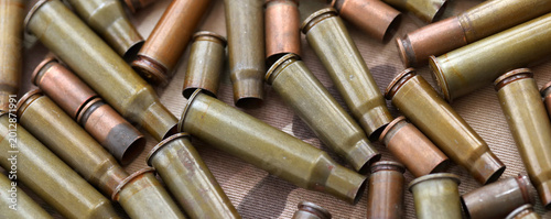 Tableau sur toile Big amount of shells cartridges from assault rifle bullets on old camouflage fab