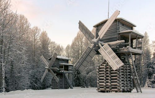 Billede på lærred Wooden windmills in old Russian village, Archangelsk, Covered in snow