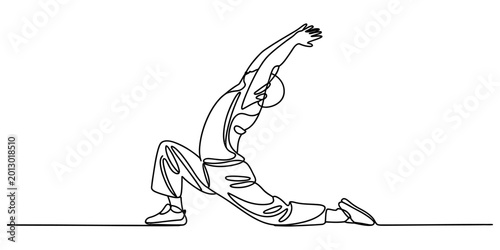 Photos Continuous single line drawing of a person doing a deep lunge yoga stretch exerc