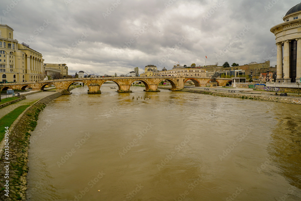 Obraz premium architecture un Skopje , North Macedonia , museum , monuments and bridge