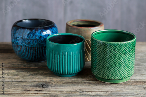 Ceramic flower pot covers in natural colors, elegant and luxurious.