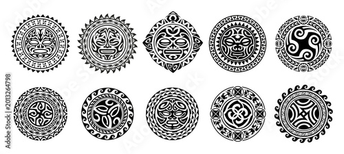 Fotografía Circle round tribal maori tattoo with vector sun and warrior totem mask in ethnic pattern frame