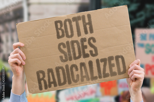 Konstfotografi "Both Sides Radicalized" Partisan extremism has grown simultaneously on ideological left and right fracturing mainstream civic consensus