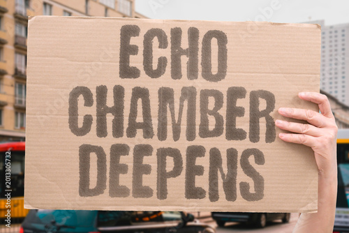 Konstfotografi "Echo Chamber Deepens" Algorithmically curated content feeds progressively narrow users'