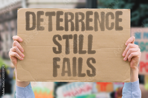 Принти на полотні "Deterrence Still Fails" Nuclear theory cannot guarantee against accidental launch, miscalculation, or unauthorized weapon use