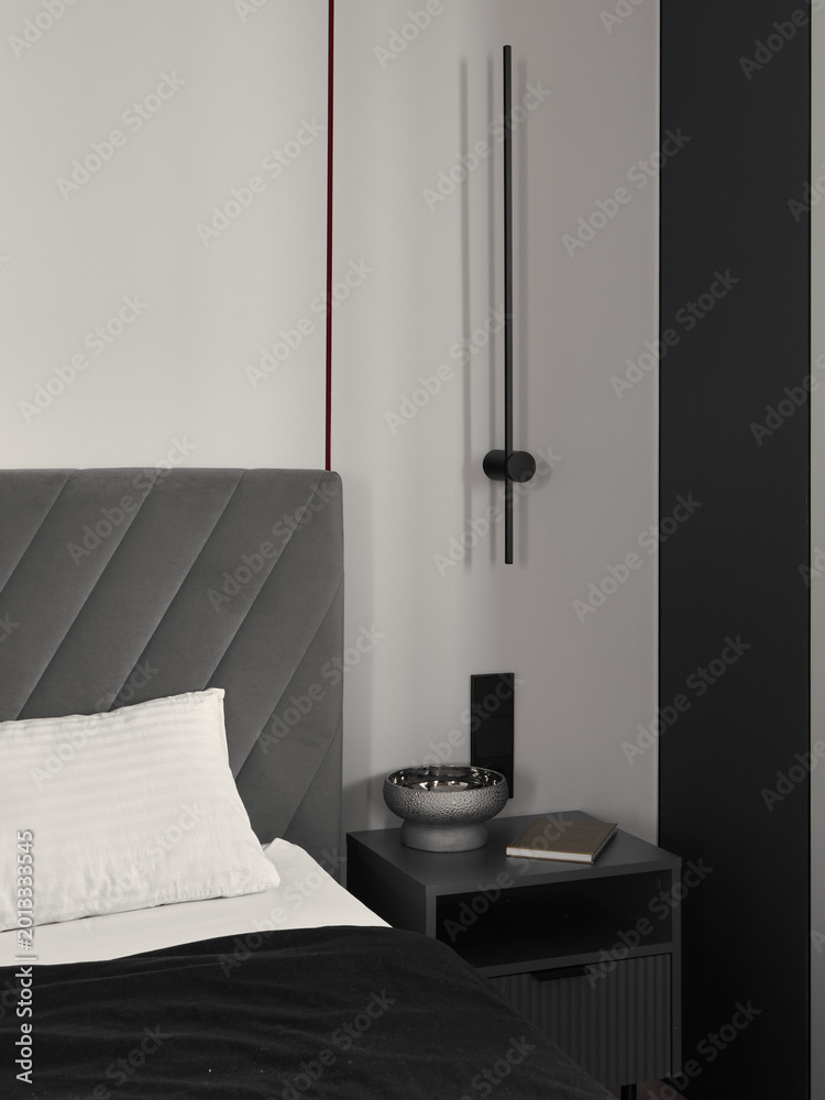 Naklejka premium Sophisticated bedroom design emphasizes simplicity and tranquility