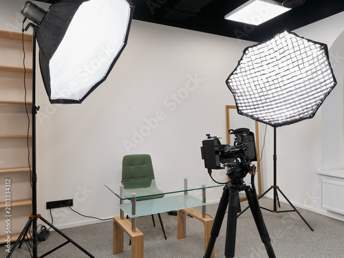 Cuadro en lienzo Camera on tripod with lighting equipment prepared for recording