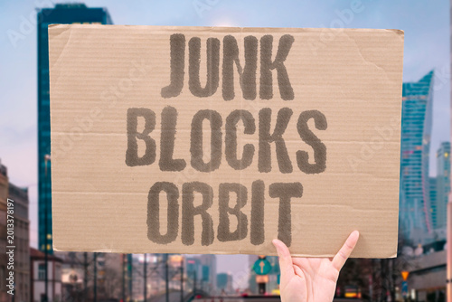 Foto "Junk Blocks Orbit" Accumulated space waste increasingly restricts safe satellite launch windows