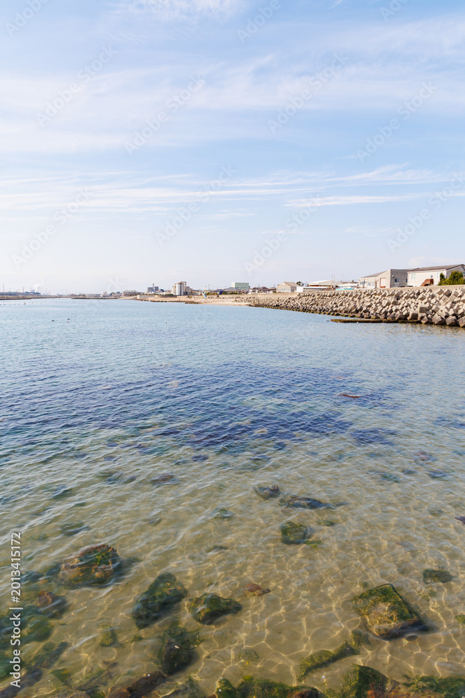 Fototapeta premium 海岸にある波止場から見た景色