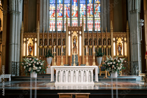 Foto Intricately designed religious altar with decorative elements