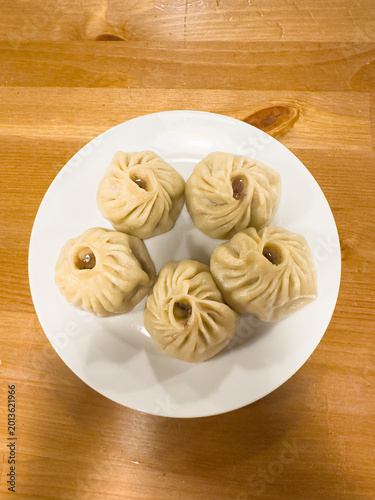 A Beautifully Steamed Plate of Dumplings, Showcasing Their Delicate Wrapping and Mouthwatering Center, Ready to Be Enjoyed for an Authentic Culinary Experience.