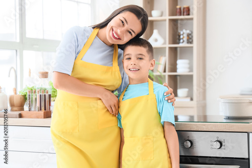 Young mother and her son wi...