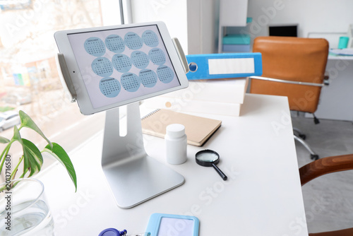 Tablet computer with calend...