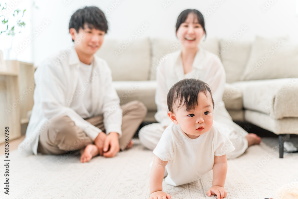 Fototapeta premium Families with young children and babies playing in their living rooms (childcare, parenting, physical contact)