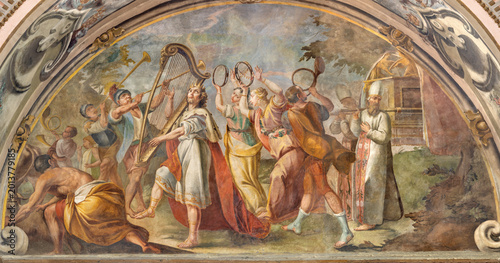 Foto CREMA, ITALY - MARCH 20, 2026: The fresco of King David dancing before Ark of th