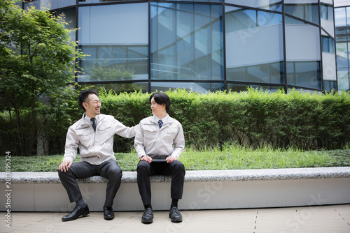 Картината върху платно Portraits of workers chatting during a break; workplace relationships; a supervi