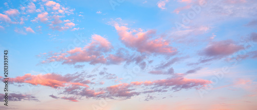 Valokuva Soft pink and purple hues fill the sky at sunset