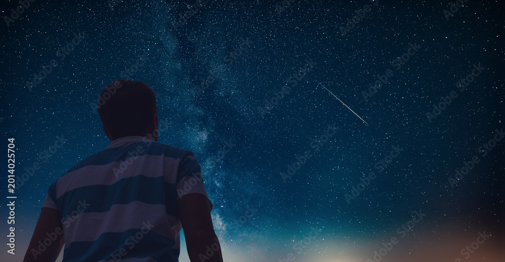Fototapeta premium Amateur astronomer looking up at night skies, Milky way, stars and planets.