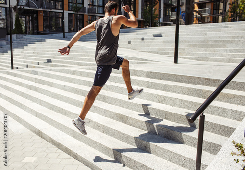 Tableau sur toile Young man exercising outside