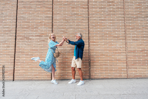 Foto Happy senior couple spending time together in London city