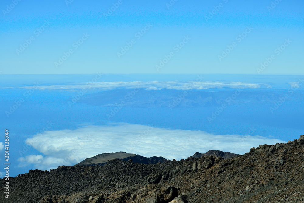 Obraz premium High Altitude View of Canary Islands Above Clouds