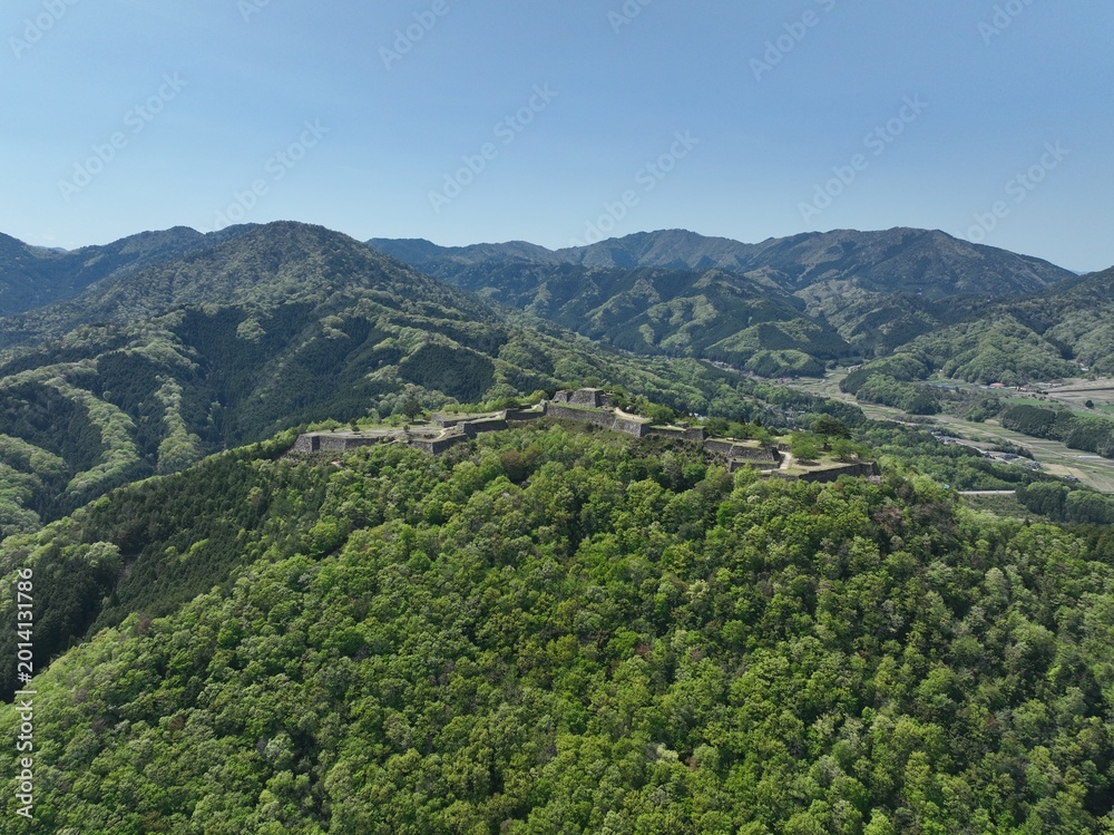 Fototapeta premium 兵庫県 竹田城跡から見る風景