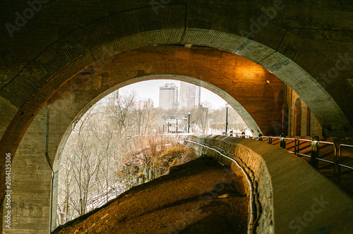 Valokuva Rainbow Bridge in Niagara Falls, Ontario captured on film