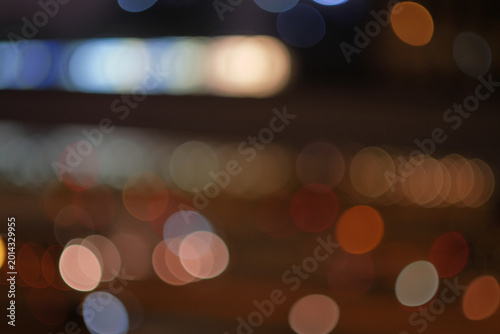Foto City lights taken with a manual vintage lens for a nostalgic aesthetic