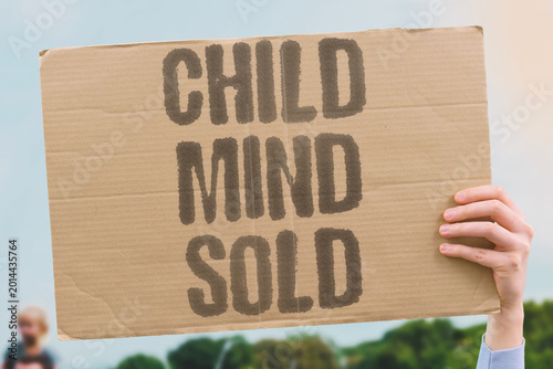 Schilderij op canvas "Child Mind Sold" Advertisers exploit child psychology to drive purchases
