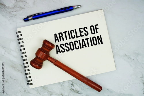Фотография AOA Articles of Association text written on notepad with pen and judge gavel on
