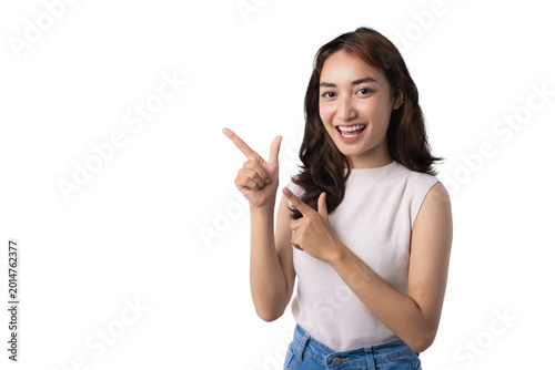 Foto Smiling Asian woman pointing at copy space on transparent background
