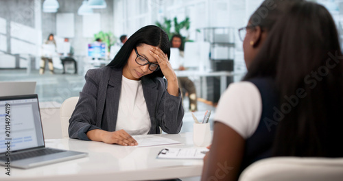 фотографія HR Manager Carefully Explains Hiring Mistakes During A Serious Disciplinary
