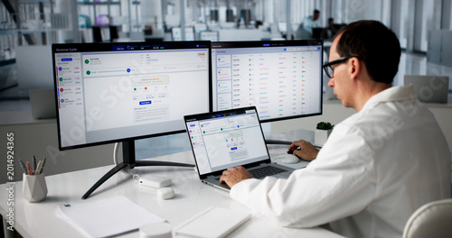 Foto Healthcare Billing Manager Reviews Patient Claims