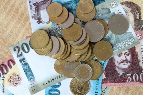 Schilderij op canvas Hungarian forint money bills and coins on table