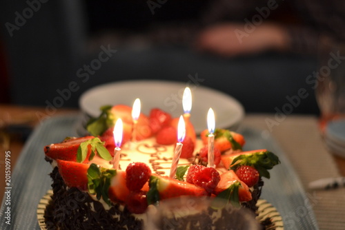 Canvastavla Happy birthday cake with lit candles on a tray