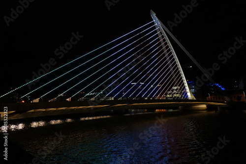 Bild auf Leinwand Ireland, Dublin - aerial view over Samuel Beckett Bridge, illuminated at night