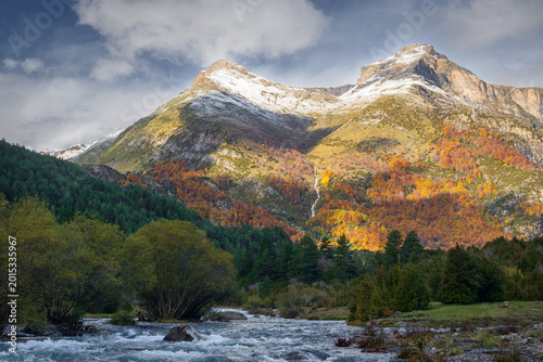 Quadro su tela Valle de Bujaruelo, Pirineo Aragonés, Huesca, España.