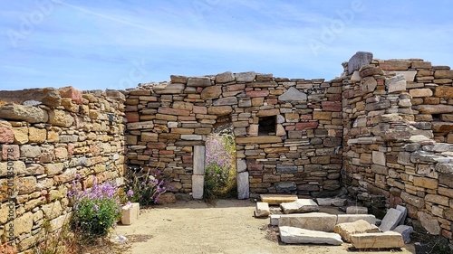 Quadro su tela Photo of the ruins of an ancient shop in the Agora of the Competaliasts on the island of Delos, Greece